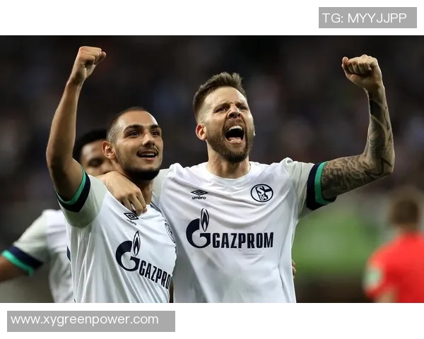 沙尔克04力克客场压力战平帕德博恩反超巡争冠局势