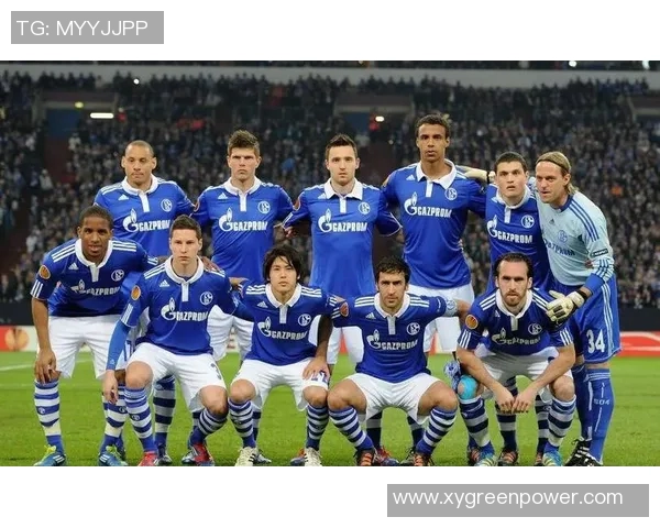 沙尔克04队陷入低谷，德甲保级路漫漫