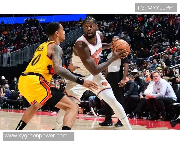 快船与尼克斯激战正酣NBA赛场精彩瞬间回顾与分析