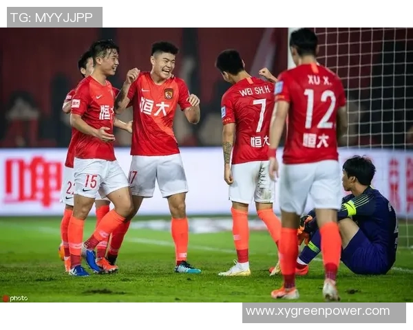 广州恒大队与苏宁激战正酣谁将赢得这场中超巅峰对决